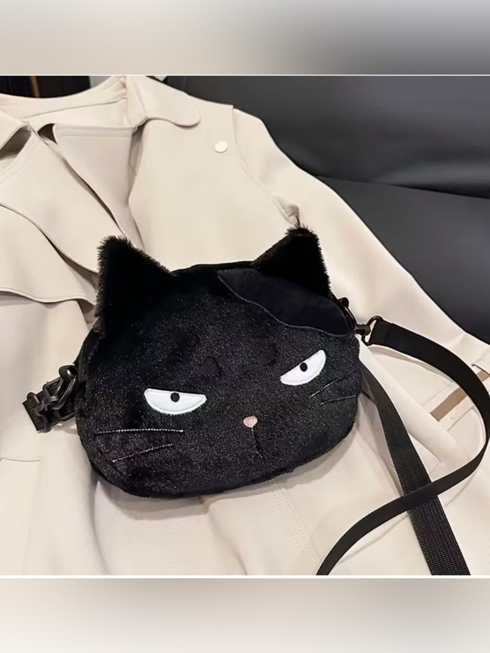 Black Cat Plush Crossbody Bag - Picture 6 of 7